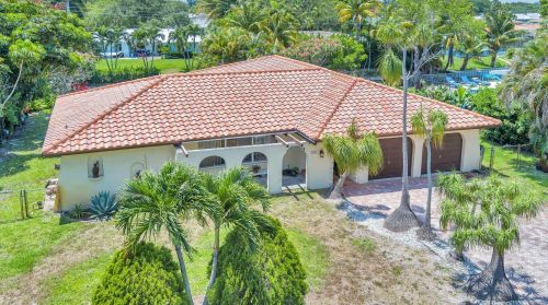 7621 Lake Dr, West Palm Beach FL  33406-8739 exterior