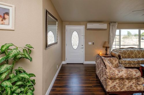 9932 Duncan Rd, Victorville, CA 92392-2053