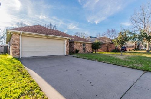 116 Sunny Meadows Dr, Burleson TX  76028-2567 exterior