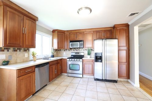 34 Gedney Way, White Plains NY  10605-2519 exterior
