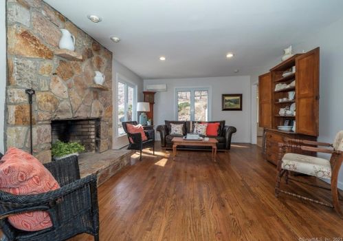 283 Mamanasco Rd, Ridgefield CT  06877-2425 exterior