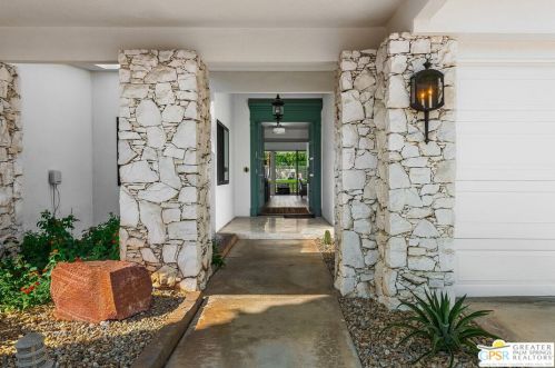 2381 Paseo Del Rey, Palm Springs CA  92264-9542 exterior