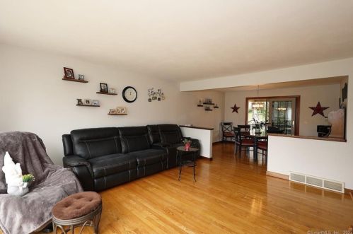 15 Benneville Rd, Milford CT  06461-2432 exterior