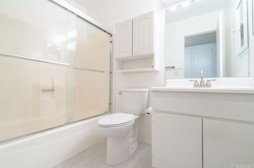 26351 Oak Plain Dr, Santa Clarita CA  91321-1334 exterior