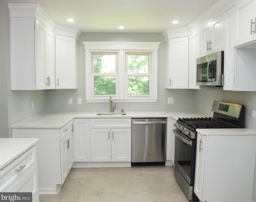 448 Willow Dr, Riverton NJ  08077-3420 exterior