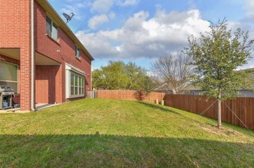 112 Ridgewood Dr, Euless TX  76039-4271 exterior