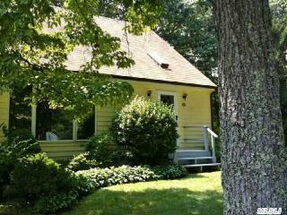 1380 Bray Ave, Laurel, NY 11948-1618