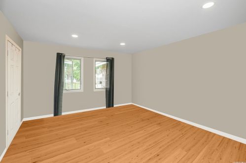 195 Franklin Rd, Oakdale NY  11769-2243 exterior