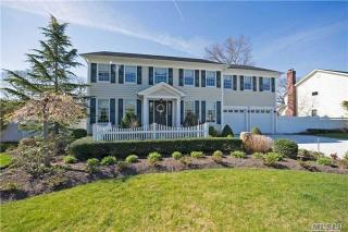 24 Spruce St, Selden, NY 11784-2021