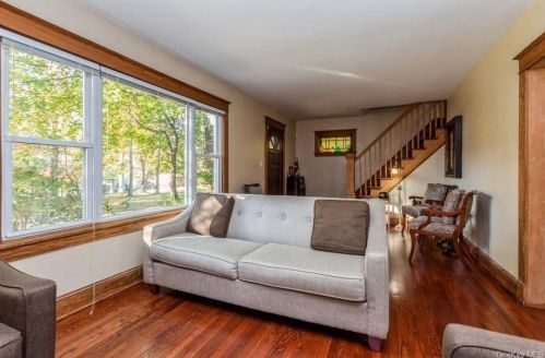 391 Kings Hwy, Valley Cottage NY 10989-1527 exterior