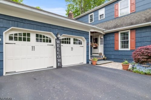 6 Bangiola Ct, Greystone Park, NJ 07950-2202