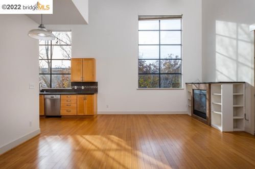 2880 Helen St, Oakland, CA 94608-4026