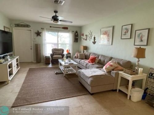 417 3rd Pl, Dania Beach FL  33004-4703 exterior