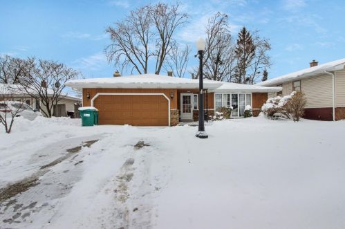 9534 Hawthorne Dr, Hammond, IN 46321-3420