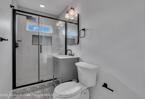 1217 Niihau Dr, Lacey NJ  08731-4702 exterior