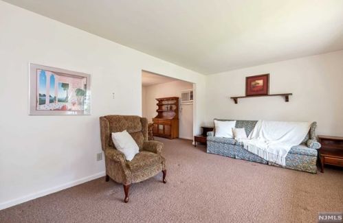 81 Mcnomee St, Oakland NJ  07436-2609 exterior