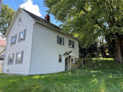 9 Fulton St, New Castle, PA 16102-1561