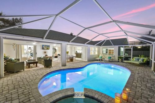 661 97th Ave, Naples, FL 34108-2280
