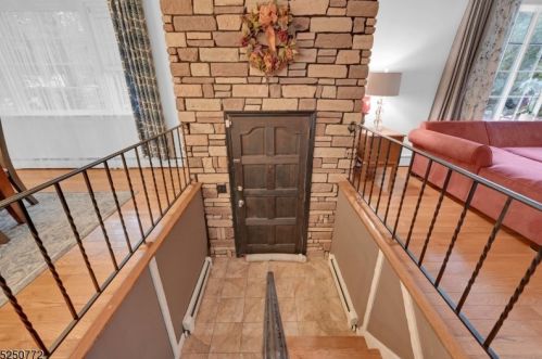 81 Mountain Cir, West Milford Lakes NJ  07480-3211 exterior