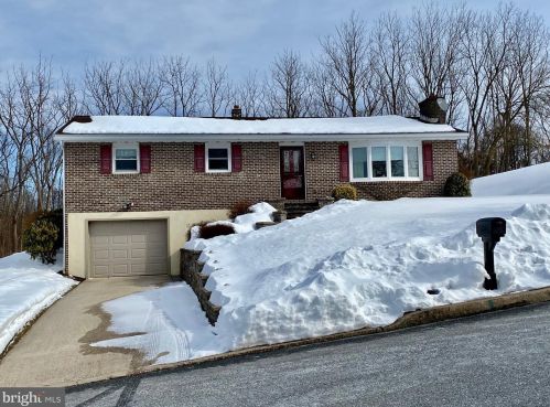 17 Lincoln Dr, Moselem, PA 19526-9733