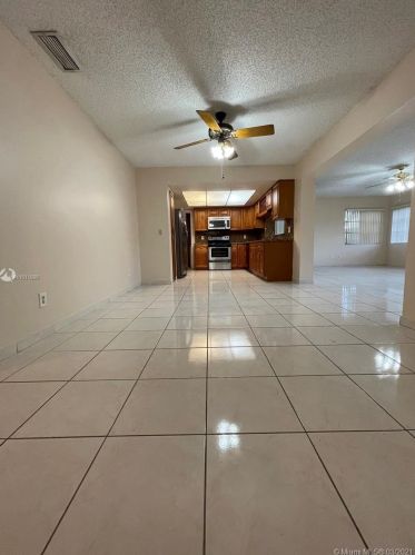 9325 24 Pl, Hollywood FL 33024-3125 exterior