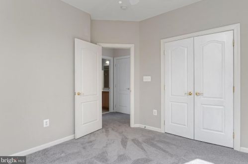 22476 Dinah Pl, Leesburg VA 20175-4808 exterior