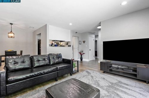 57 Meadowbrook Ave, West Pittsburg CA  94565-5550 exterior