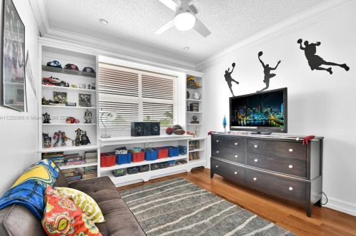 18856 23rd Pl, Hollywood FL  33029-5340 exterior