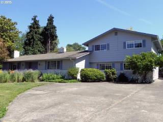 2439 Quince St, Eugene, OR 97404-2086