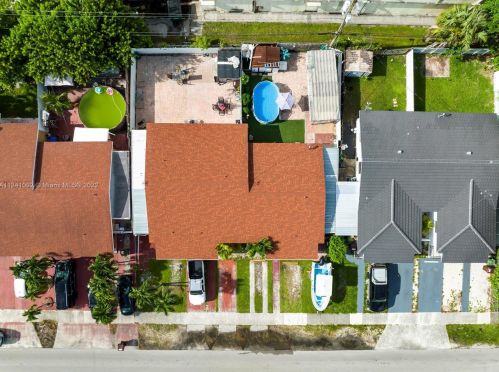 690 50 St, Hialeah FL  33013-1624 exterior