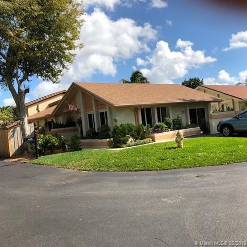 8270 39th Ct, Hollywood, FL