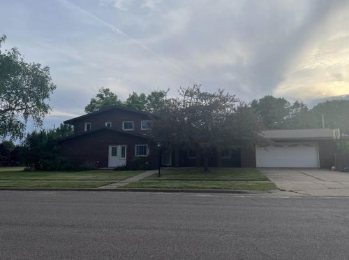 281 Victory St, Brackett, WI 54742-9426
