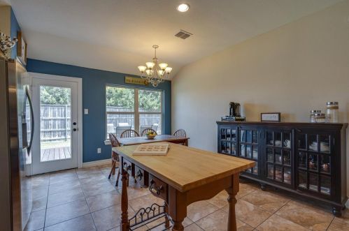 4020 Lone Star Ln, Denton TX  76210-3499 exterior