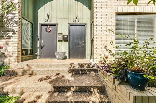 2615 Mccart Ave, Fort Worth TX  76110-2230 exterior