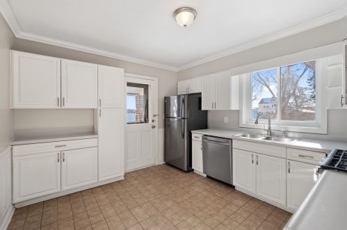 111 Warren Dr, New Kensington PA  15068-5256 exterior