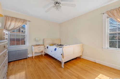 42 Stephen Ave, New Hyde Park NY  11040-3131 exterior