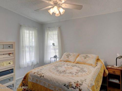 1009 Robin Dr, Sebastian FL  exterior