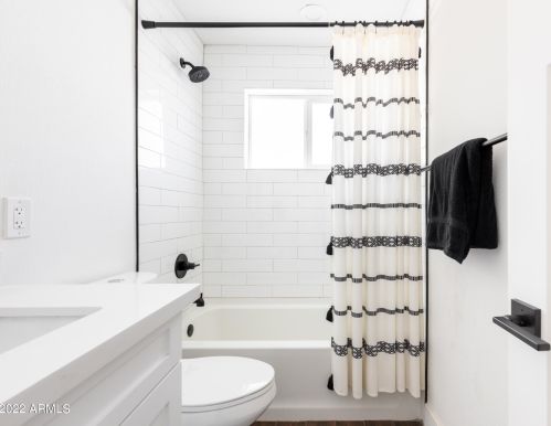 5744 12 St, Phoenix AZ 85086-7351 exterior