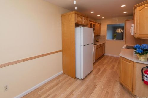 9 Magnolia Ln, Warwick NY  10990-3850 exterior