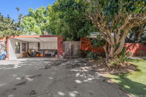 273 Hillcrest Dr, Encinitas CA 92024-1562 exterior