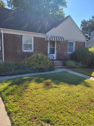 725 Newton Ave, Hempstead, NY 11553-2934