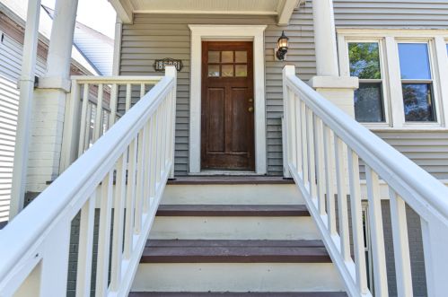 2738 Bremen St, Milwaukee WI  53212-2606 exterior