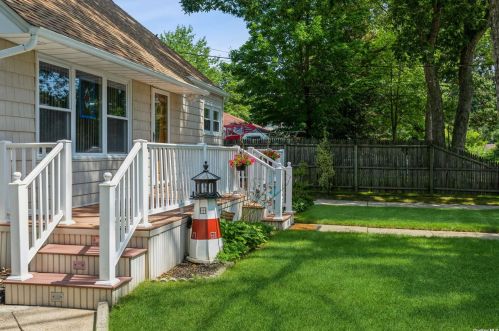 79 Somerset Ave, Manor Park NY  11950-4224 exterior