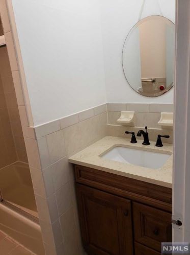 7 Roff Ave, Palisades Park NJ  07650-1412 exterior