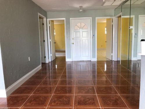5442 Texas Ave, Naples, FL 34113-7859