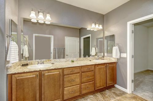 9860 Westminster Way, Elk Grove CA  95757-5124 exterior