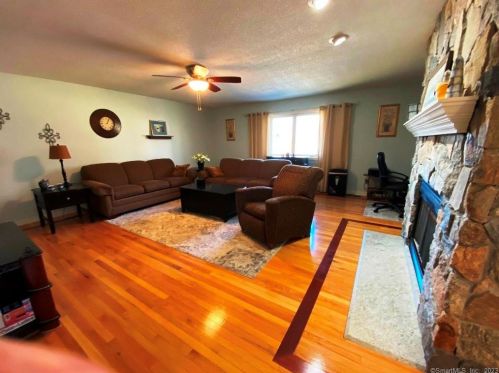 211 Andrews Rd, Waterbury, CT 06716-1046