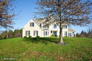 10496 Dunn Meadow Rd, Vienna VA  22182-1327 exterior