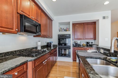 789 Vestal St, Woodbridge VA  22191-5443 exterior