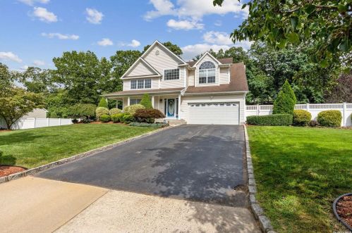 15 Beechwood Ct, Lake Grove, NY 11755-2236